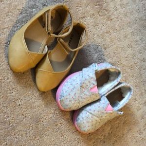 Lot of 2 baby shoes